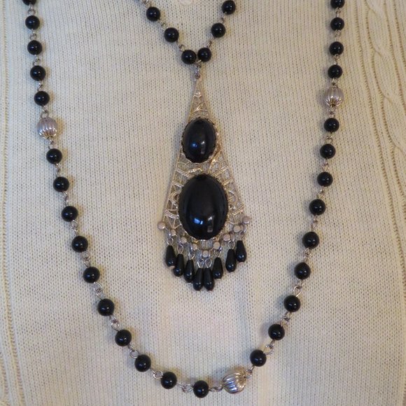 BLACK & GOLD TONE 2-STRAND PENDANT NECKLACE (K22) - Picture 3 of 5